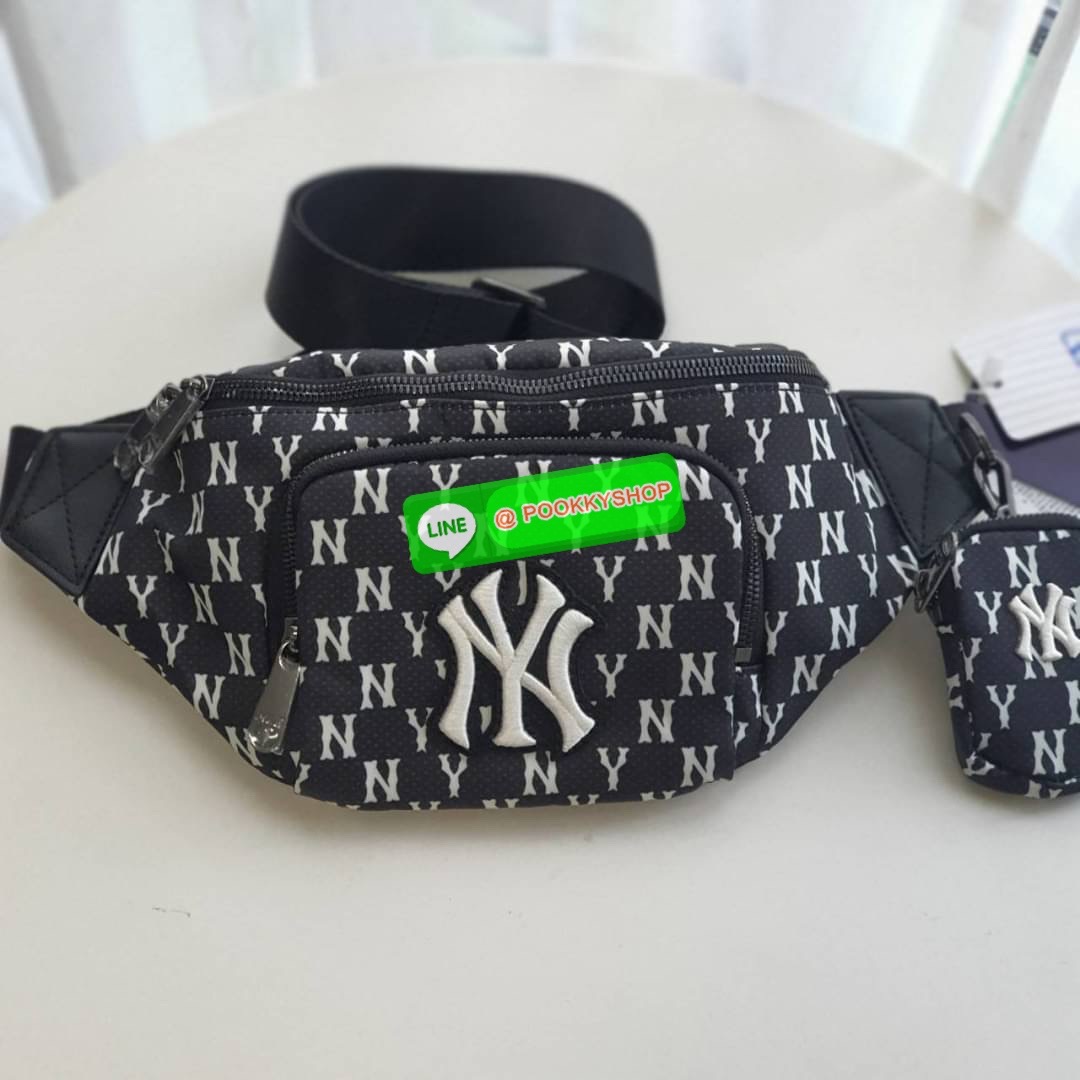 New collection!!! MLB MONOGRAM HIP SACK NEW YORK YANKEES กระเป๋าทรงคาดอก คาดเอว สะพายไหล่ จากแบรนด์ดัง MLB เป็นรุ่นยอดฮิต อีกคอลเลคชั่นที่ขายดี วัสดุ ผ้า NYLON กันน้ำ ด้านหน้าปักโลโก้แบรนด์ อะไหล่แบรนด์ ด้านใน มีช่องซิปแยก 1 ช่อง และ ช่องหลักใหญ่ 1 ช่อง ม