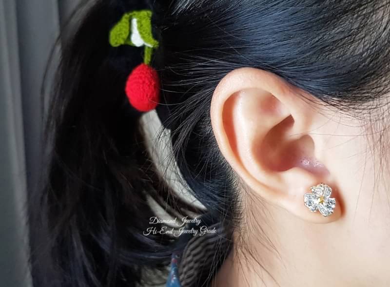 New Arrival !!!!!!!! ต่างหูเพชรสวิสแท้ ดีไซน์กังหันตกแต่งด้วยเพชรรูปหัวใจ ทรงสวยน่ารักกก สวยเริ่ดดมว้ากกก เพชรวิ้งที่สุดในสามโลกคะ เพชรเด้งไฟมากๆ ใส่ออกมาทรงสวยน่ารักมากๆค่ะ ใส่เป็น everyday look ได้เลยจ้า