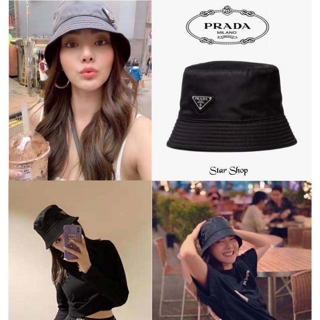 (n)(e)(w) พร้อมส่ง หมวก Prada Wow... มาแล้วคะ หมวกทรงบักเกตแบรนด์ Prada เป็นหมวกที่เหล่าดาราเซเลปล้วนต้องมี วัสดุอย่างดีกันน้ำ งานเกรดพรีเมี่ยม ใส่ได้ทั้งชาย-หญิงไม่มีไม่ได้แล้วนะคะ งานมาไม่เยอะคะ จัดโลด