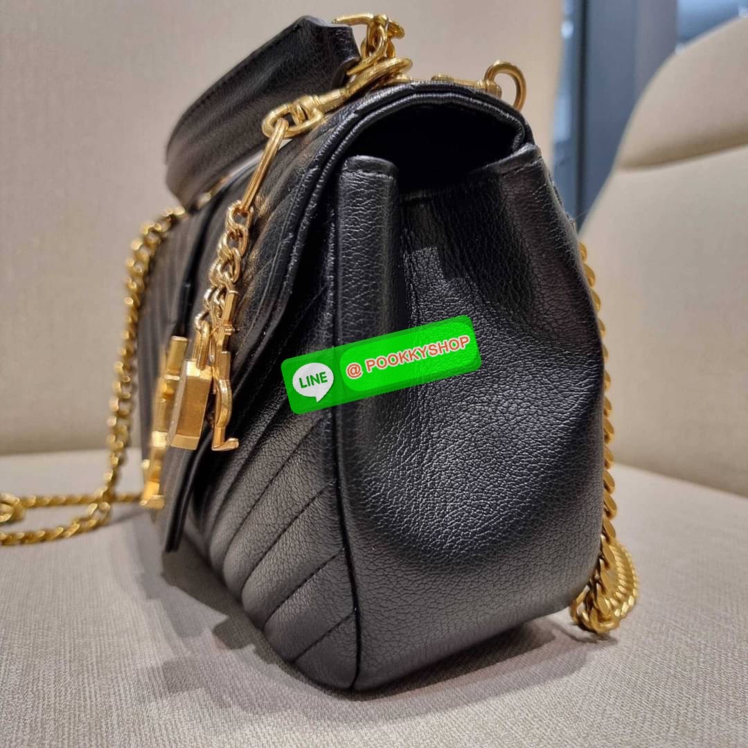 IN STOCK!! Yves Saint laurent crossbody boutique vip bag กระเป๋าสะพายไหล่ ดีไซน์ทรงสวยหรู พิเศษ แถมฟรี พวงกุญแจห้อยโลโก้ ดูแพงไปหมดจริงๆไอเท็มนี้ วัสดุหนังสังเคราะห์ลายคาร์เวีย เปิด-ปิดด้วยกระดุมแม่เหล็ก ภายในโล่งกว้าง แบ่งสัดส่วนไว้อย่างดี มาพร้อมหูจับใน