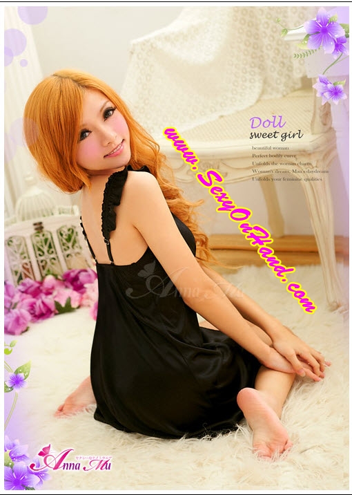 ชุดนอนเซ็กซี่ ผ้าไหมเทียมสีดำ เนื้อผ้านิ่มลื่น ใส่เย็นสบาย ผ้าเกรด AAA สวยเซ็กซี่ ซ่อนเปรี้ยว ด้วยแถบลูกไม้ช่วงขอบอก ตัวสายจับจีบระบายฟูๆ เพิ่มความเก๋ และเซ็กซี่ น่าค้นหายื่งขึ้น พร้อมจีสตริง G-string เข้าชุด