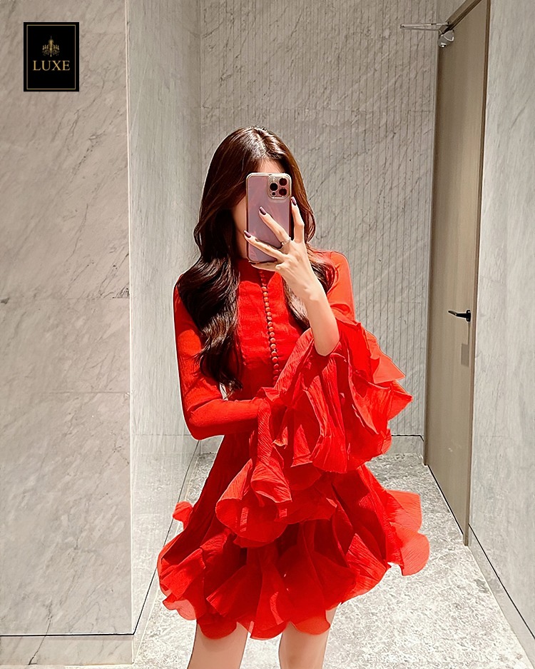 เดรสแฟชั่น เดรสกระโปรงสั้น เสื้อคอกลมแขนยาว ตีเกล็ดเข้ารูป