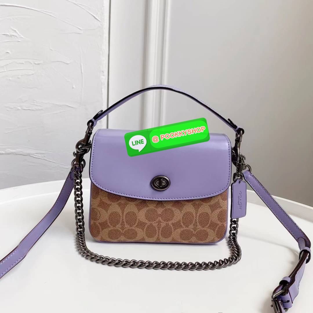COACH 89089 CASSIE CROSSBODY 19 IN SIGNATURE CANVAS คัมแบ็คแล้วจ้า!! เรียบหรู ดูดี ต้องไอเท็มนี้เลย!! กระเป๋าสะพายข้าง สุดพิเศษ!! มีสายมาให้ถึง 3 แบบ!! สลับใช้แมทช์ตามสไตล์ได้เลย วัสดุหนังแคนวาสสลับหนังแท้ บอกเลยว่าสวยทุกสีนะคอลนี้ เปิด-ปิดด้วยตัวบิดล็อค