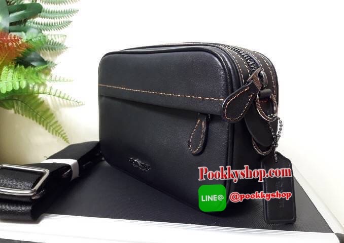 NEW IN !! COACH GRAHAM CROSSBODY IN SIGNATURE LEATHER (COACH F50713) **รุ่นตามหากันเยอะมากๆ** กระเป๋าสะพายข้าง ใช้ได้ทั้งผู้ชายและผู้หญิง โดดเด่นด้วยลาย Signature แบบลาย C นูน สายสะพายถอดได้ สามารถถือเป็นครัชได้ สามารถปรับสายสั้นเป็น คาดอกได้ ขนาดกำลังดี