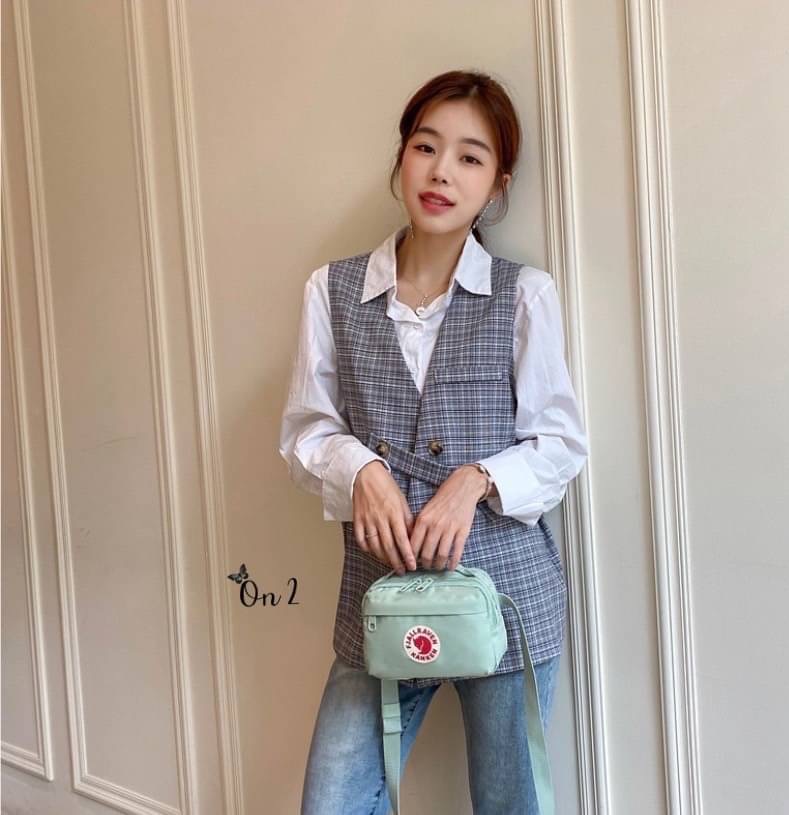 Kanken คาดอกได้ สะพายข้างได้ วัสดุตัวกระเป๋าทำจากผ้ากันน้ำอย่างดี อะหลั่ยสีตามตัวกระเป๋า สายกระเป๋าทำจากผ้าทออย่างดี