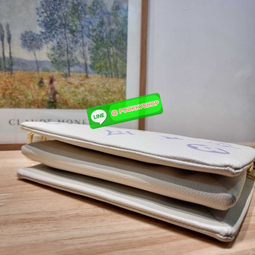 LV coussin pm bag 🔆 Details กระเป๋าสะพายกึ่งคลัชท์ สุดล้ำ ดีไซน์ใหม่ สีลิมิเต็ด ล่าสุดจากเคาน์เตอร์ duty free มาแรงมาก ด้วยความสวยปังตั้งแต่แรกเห็น มาพร้อมสาย 2 เส้น สวยลัคชูแบบสับๆ มีสายโซ่ที่มีดีเทลละเอียดไม่ซ้ำ และสายสปอร์ตครอสบอดี้ ที่จะคล้องไ