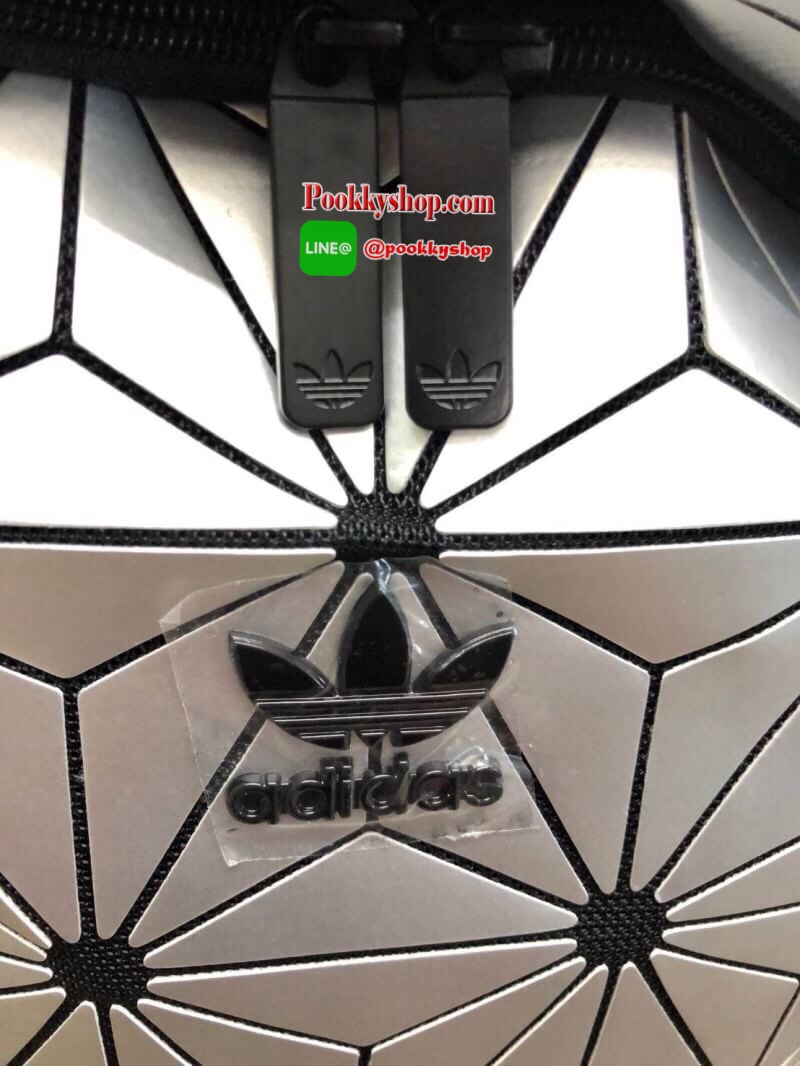 New arrival ! Adidas original 3D backpack พร้อมส่งค่ะ!! กระเป๋าสะพายหลัง รุ่นนี้ใช้ได้ทั้งชายหญิง วัสดุเนื้อ matte สุดฮิต น้ำหนักเบาค่ะ ด้านหน้ามีโลโก้แบรนด์ เปิดปิดกระเป๋าแบบซิปคู่ ภายในโล่ง กว้าง ใส่ของจุมากๆค่ะ มีช่องซิปและช่องเล็กให้ใส่ของจุกจิกค่ะ สา