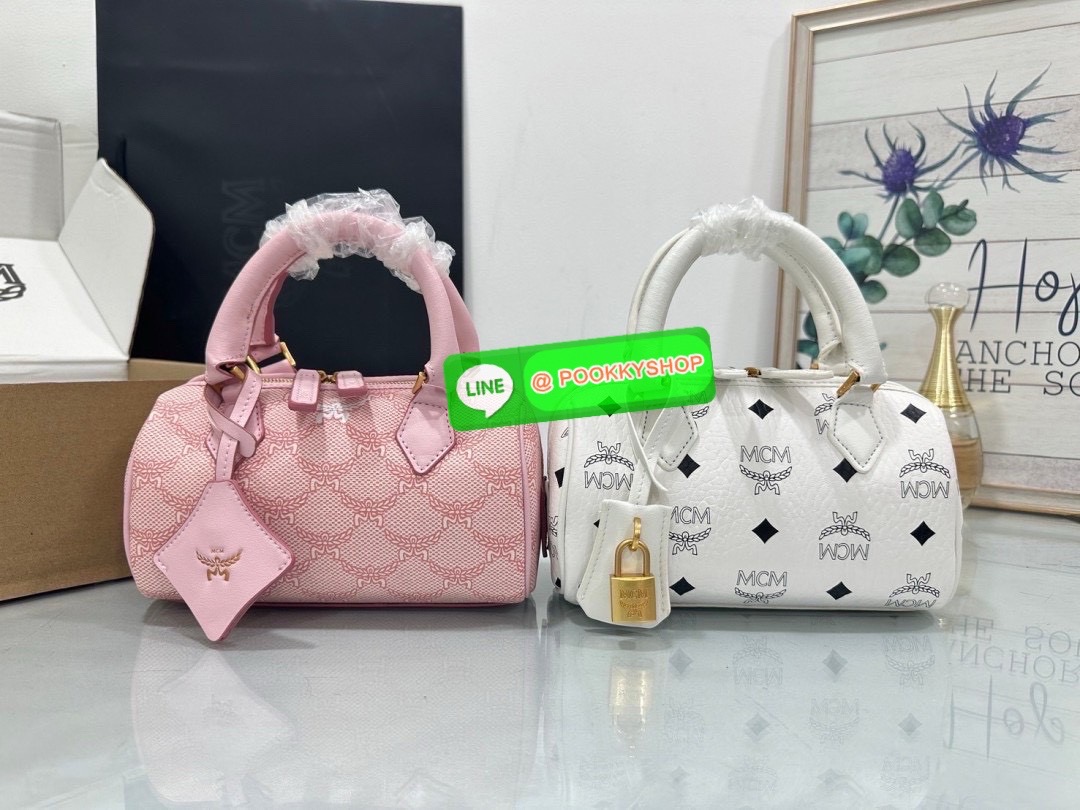 MCM Essential Boston Bag in Visetos • กระเป๋าทรง Boston รุ่น Essential • วัสดุ Visetos Coated Canvas ลายโมโนแกรมเอกลักษณ์ของ MCM • โทนสี สะอาดตา หรูหรา ดูโดดเด่น