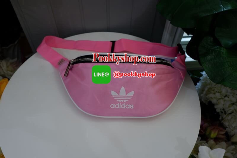 ADIDAS ORIGINALS ADICOLOR WAIST BAG Best seller! **ดาราเซเลปใช้กันเพียบ ช้าอดหมดก่อนนาจา กระเป๋าคาดอก/คาดเอวสุดชิค ดีไซน์เรียบง่าย แต่สะพายแล้วเท่ห์ คลาสสิคสุดๆ อะไหล่เงิน เปิด-ปิด ด้วยซิป ภายในกว้าง ใส่กระเป๋าสตางค์ยาวได้ และของจุกจิกได้ พอประมาณ มีช่องซ