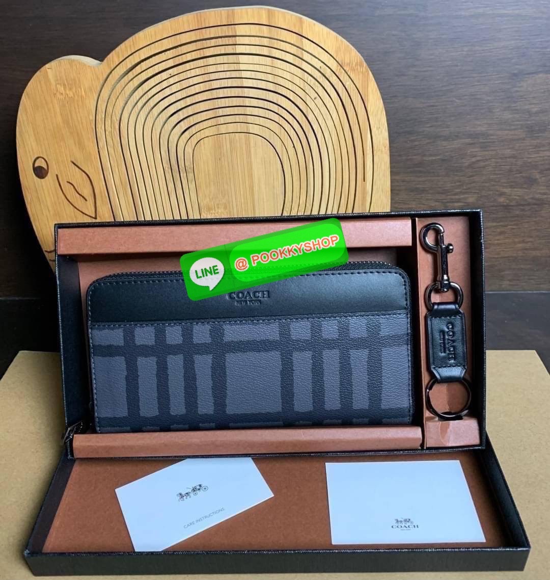COACH ACCORDION ZIP WALLET IN SIGNATURE CANVAS กระเป๋าสตางค์ใบยาว ซิปรอบ ใช้งานง่าย ด้วยฟังค์ชั้น ด้านใน ใส่บัตรได้จุใจ มีช่องซิปใส่เหรียญตรงกลาง โดนใจหลายๆคนไปเรียบร้อยและคลาสสิค เรียบหรูดูแพงตลอดกาล ยกให้รุ่นนี้เลย