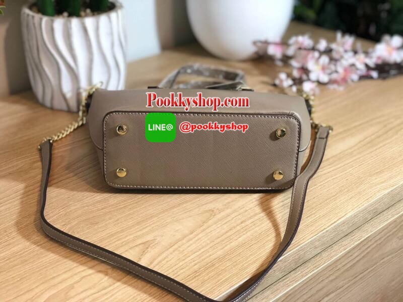 Kate Spade Cedar Street Mini Harmony Crossbody Small Handbag กระเป๋าสะพายใบเล็กสุดน่ารัก วัสดุหนัง Saffiano สวยหรูอยู่ทรงสไตล์ น่ารักไม่ซ้ำใคร ด้านหน้าประดับโลโก้สีทองสวย ภายในมีช่องซิปและช่องเล็ก สามารถใส่ ipad mini กระเป๋าสตางค์ใบยาวของใช้ได้จุกจิกได้เย