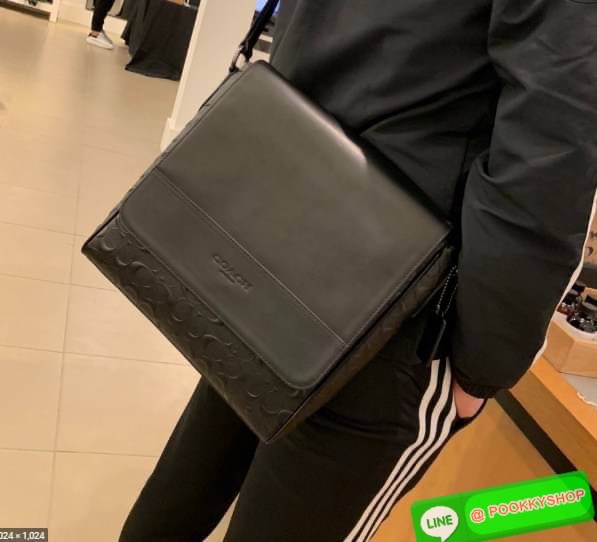 สวยไม่ต้องสืบค่า สำหรับคุณผู้ชายกันค่ะ! COACH HOUSTON MAP BAG((73340)) พร้อมส่ง! กระเป๋าสะพายแบบครอสบอดี้ร์ หนังแท้2แบบได้สวยงาม ลายCนูนเด่นชัดเงาสวยค่ะ เปด-ปิดกระเป๋าแบบฝาปิดแม่เหล็กฝังในตัวค่ะ ภายในกระเป๋ามีช่องใส่ของได้เยอะเลยทีเดียว ช่องกว้างหนุ่มๆที่