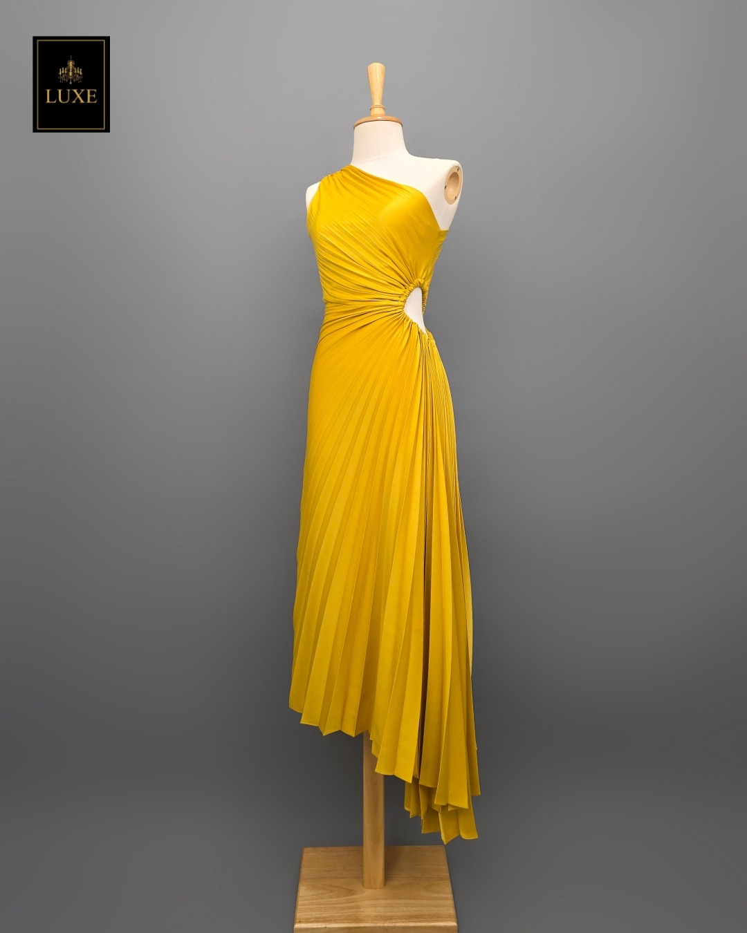 เดรสแฟชั่น เดรสเสื้อไหล่เดียว กระโปรงยาวชายเฉลียง อัดพลีททั้งตัว