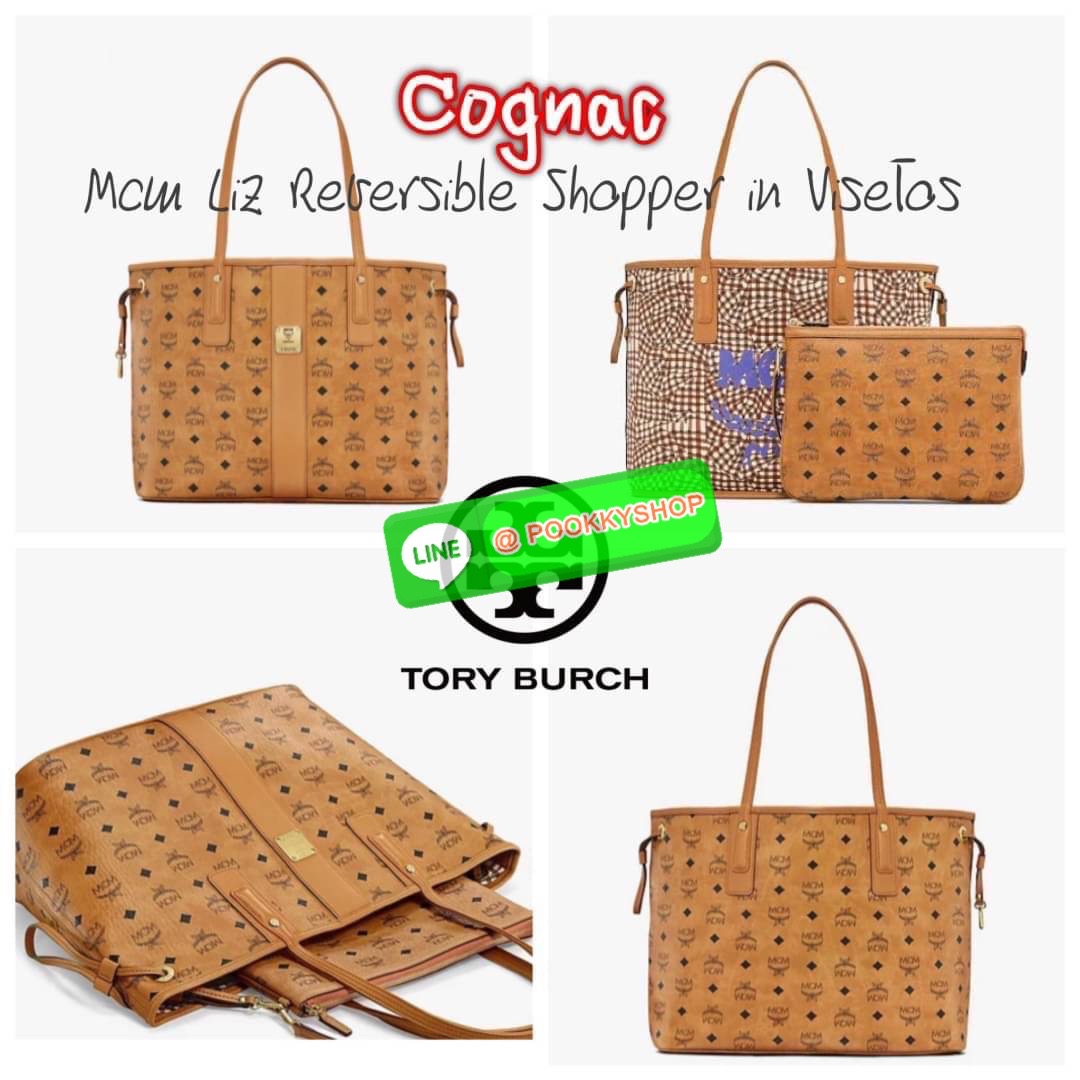 💕Mcm Liz Reversible Shopper in Visetos ขึ้นชื่อว่าเป็นกระเป๋าช็อปเปอร์ แน่นอนว่า จะต้องเหมาะสำหรับสาว ๆ ที่ชอบพกสัมภาระเยอะ ซึ่งรุ่นนี้ไม่ใช่แค่เพียงให้พื้นที่จุของกว้างขวางเท่านั้น แต่ยังออกแบบดีไซน์และรูปทรงให้มีความยืดหยุ่น มีหูรูดด้านข้างที่สา