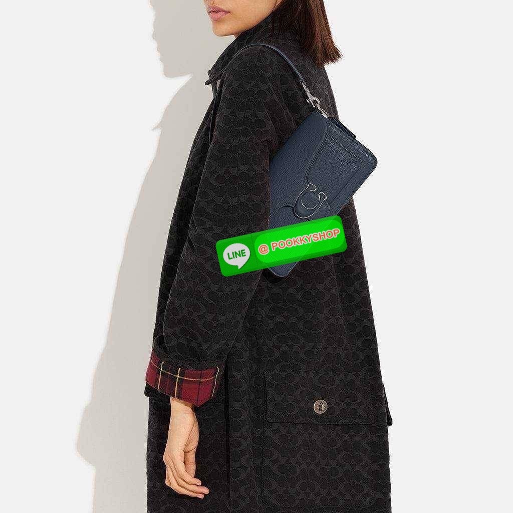 COACH CH735 TABBY SHOULDER BAG 26 🔆 Details ดีไซน์ใหม่ปี 2023 กับกระเป๋าสะพายไหล่สุดฮอต วินเทจย้อนยุค สวยคมชัด คลาสสิคใช้ได้ทุกลุค เปิด-ปิดด้วยแม่เหล็กในตัว รับรองแน่นหนา ด้านหลังมีช่องแยก ภายในเป็นช่องโล่ง ขนาดกำลังสวย มีสายสะพายมาให้ถึง 2 แบบ สา