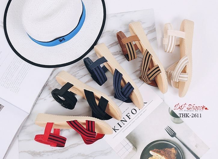สินค้าพร้อมส่ง SUMMER นี้ห้ามพลาด!!! รองเท้าเเตะรัดส้นไขว้หน้า วัสดุหนัง PU สายคาดทูโทน พื้นยางกันลื่นค่ะ กระชับเท้าไม่หลุดง่าย กันน้ำ ใส่ง่าย เดินสบายค่ะ