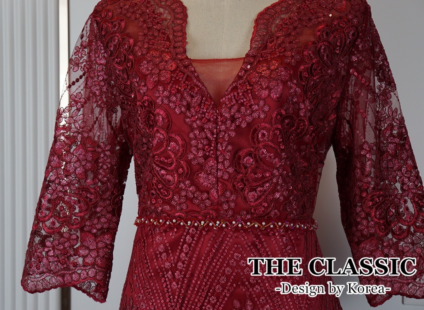 เดรสแฟชั่น ชุดยาวออกงาน ใช้ผ้าเนื้อดีปักลวยลายด้วยเลื่อมเล็กๆ ประกายเพชรระเอียดยิบทั้งตัว