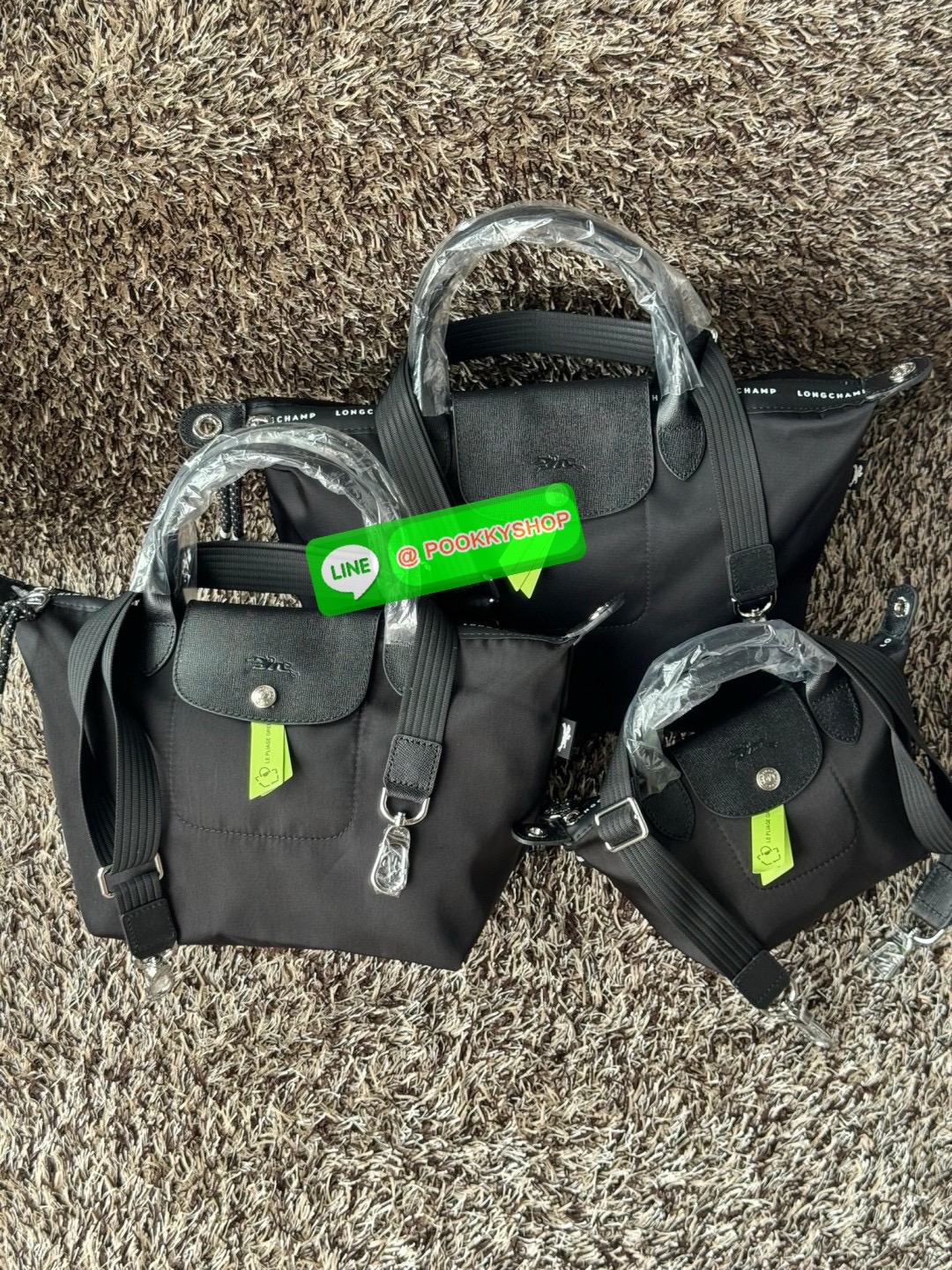 Longchamp LE PLIAGE ENERGY S HANDBAG LE PLIAGE รีไซเคิล ECONYLสไตล์สปอร์ต ทันสมัย และใช้งานได้จริง น้ําหนักเบา กระเป๋าใบนี้เป็นเครื่องประดับที่มีเสน่ห์ในอุดมคติที่จะติดตามคุณในทุกกิจกรรมยามเย็นของคุณ มาพร้อมกับสายสะพายไหล่ปรับได้ สามารถพกพาได้ ทั้งแบบถือแ