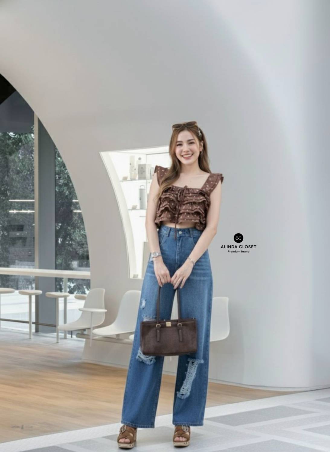 ชุดเซทแฟชั่น ชุดเซ็ทเสื้อสายเดี่ยวทรงครอปสีน้ำตาลลายจุด แต่งระบายคู่ที่สายเสื้อ