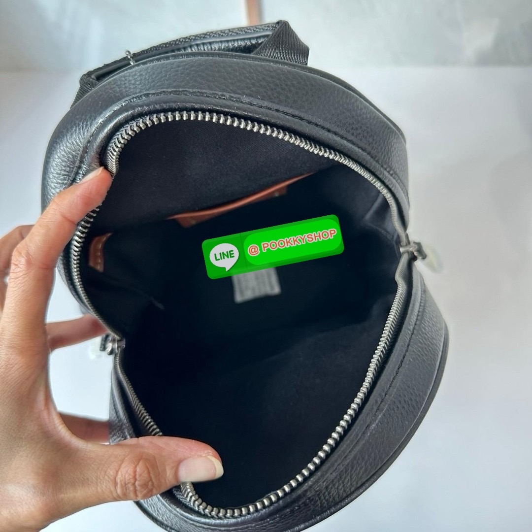 COACH CHARTER PACK LEATHER (CP162) 🔖กระเป๋าคาดอก/คาดหลัง ขนาดกำลังดีน่ารัก 🔖วัสดุ: หนังแท้ทั้งใบคะ 🔖เปิด-ปิดแบบซิป ภายในโล่ง มีช่องย่อย1 ช่อง ช่องซิปด้านหน้า1ช่อง 🔖สายสะพายสามารถปรับระดับได้