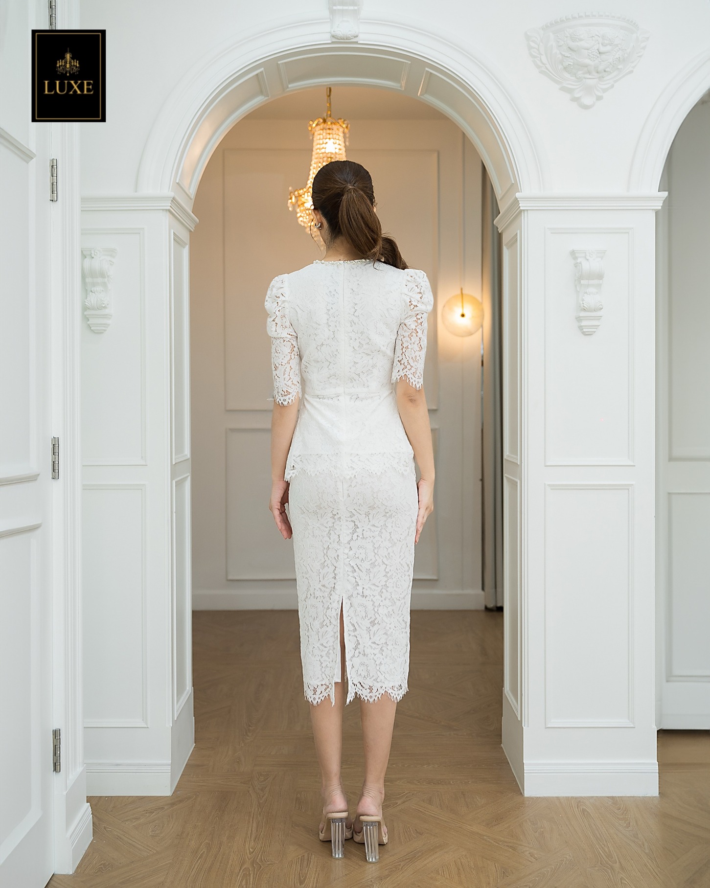 ชุดเซทแฟชั่น เซ็ทเสื้อคอกลมแขนสั้น+กระโปรงทรงสอบ