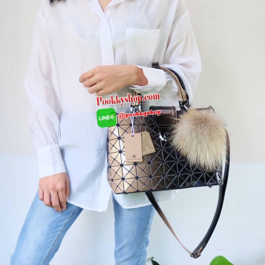 รุ่นขายดีทรงสวย หายากมาเพิ่มแล้วค่ะ!! Mix shade colors !! Tone Black xPeach Limited พิเศษที่ สวยไม่ซ้ำใคร แถมยังลาย หายาก ทรง Handbag น่ารักมาก ค่า ( เนื่องจากสีเฟด ดังนั้นแต่ละใบลายสีอาจจะมีความแตกต่างกัน ) แต่ยังคงสวย แน่นอนค่า ฟรี พวงกุญแจปอมๆ มูลค่า 4