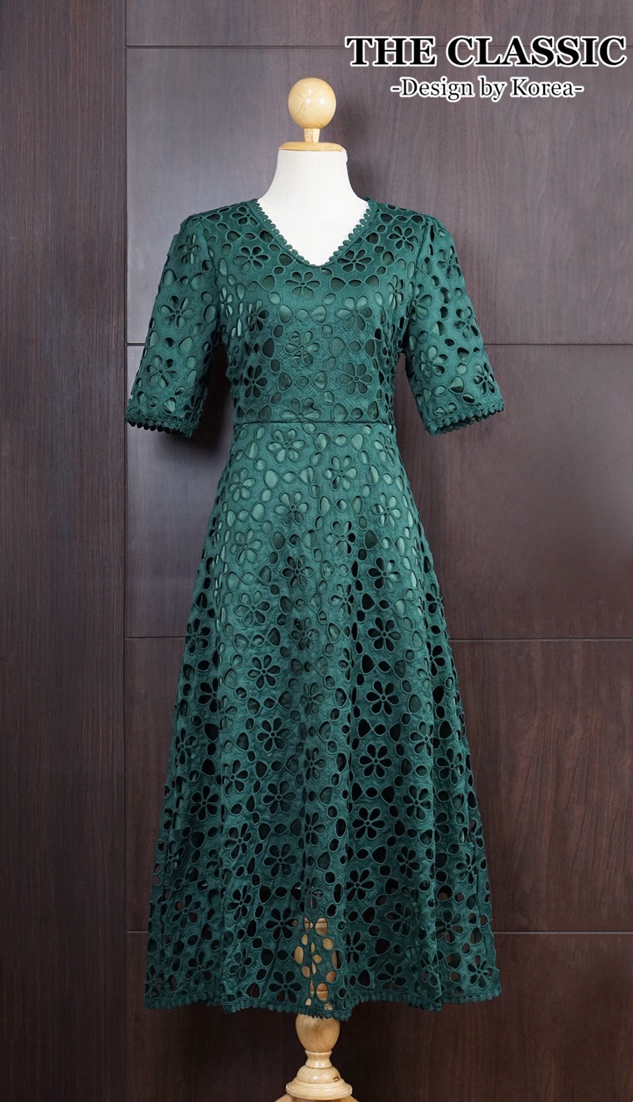 เดรสแฟชั่น เดรสลูกไม้ยาวใช้ผ้าลูกขึ้นลายดอกไม้ เนื้อแน่นอย่างดีมีน้ำหนัก