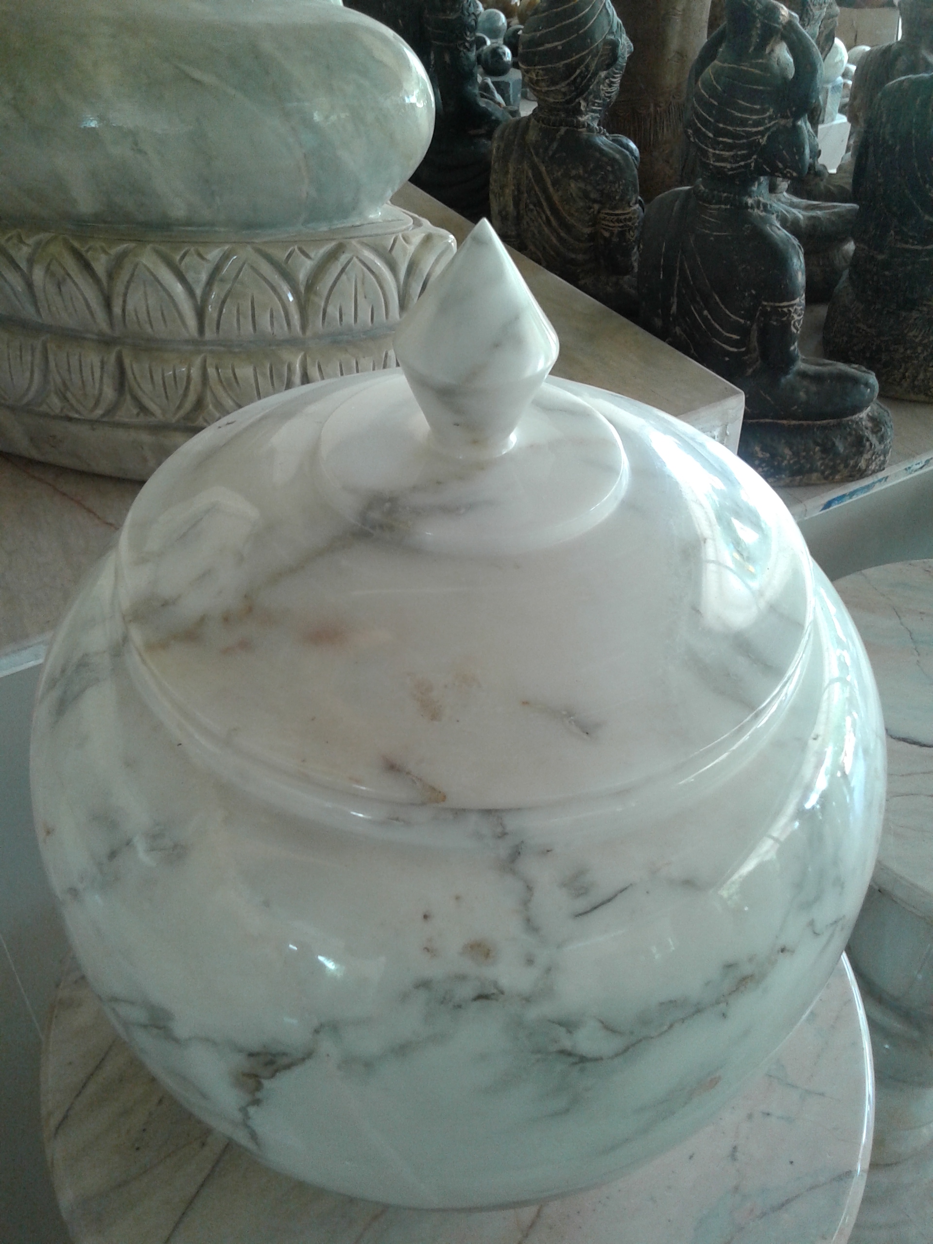 ผอบหินอ่อน หินสีขาว ขนาดสูง 40 เซนติเมตร กว้าง 30 เซนติเมตร