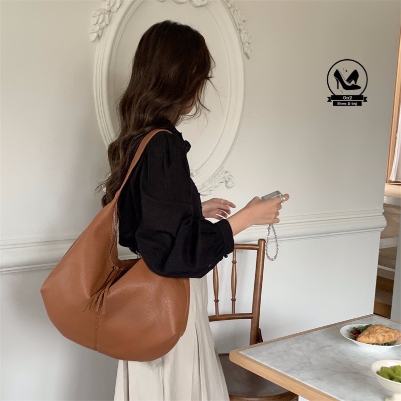 Shopping bag Korea style ▪️กระเป๋าสะพายไหล่ทรงย่าม มีซิปปิดมิดชิด วัสดุเป็นหนังพียูนิ่ม (PU leather) ใบใหญ่ใส่ของได้จุใจ