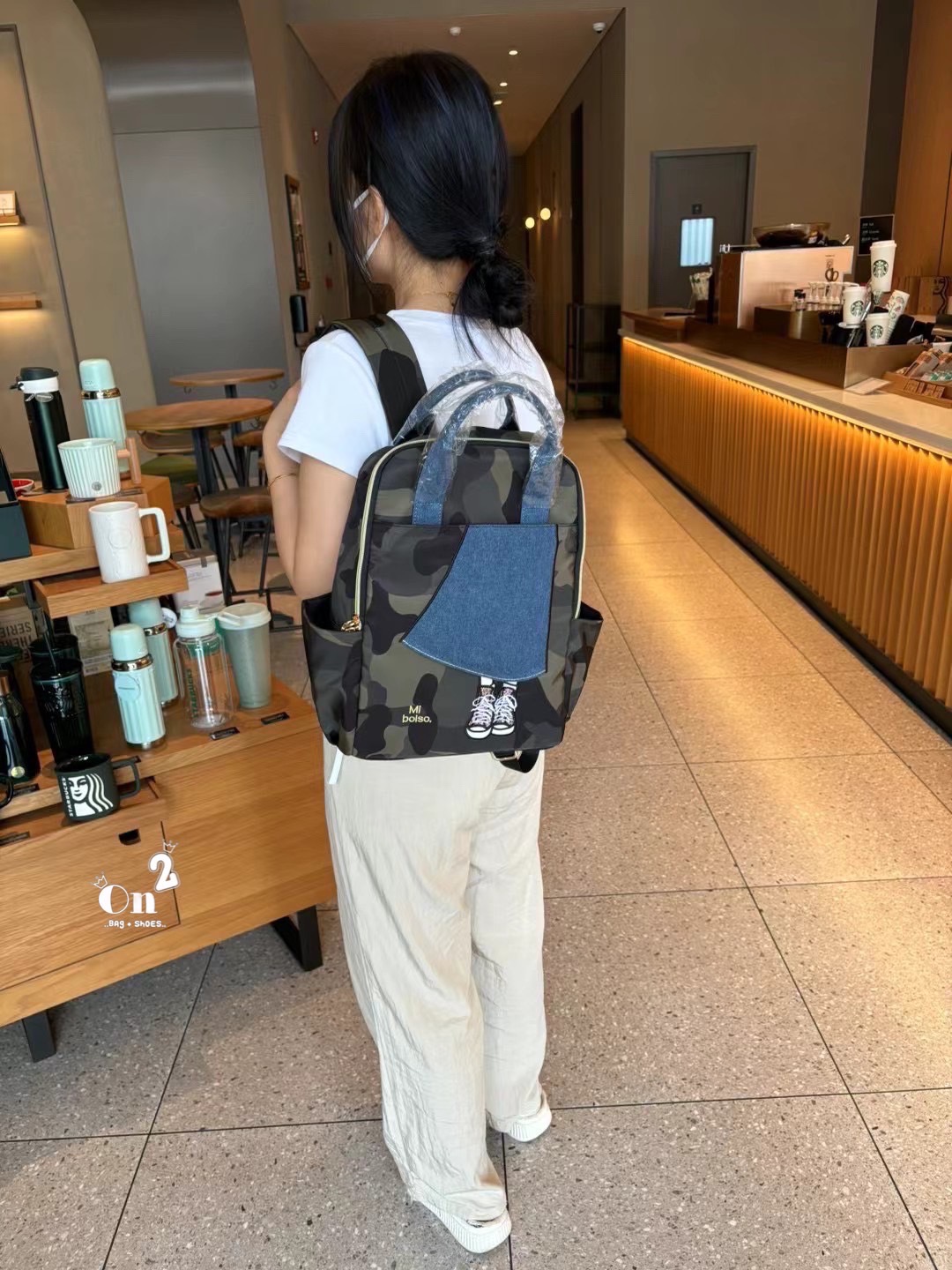 Backpack Miss Zapatos brand วัสดุตัวกระเป๋าทำจากผ้ากันน้ำอย่างดี water proof อะหลั่ยสีทอง กระเป๋าเป็นปากซิป ด้านข้างมีช่องใส่ของทั้ง 2 ด้าน