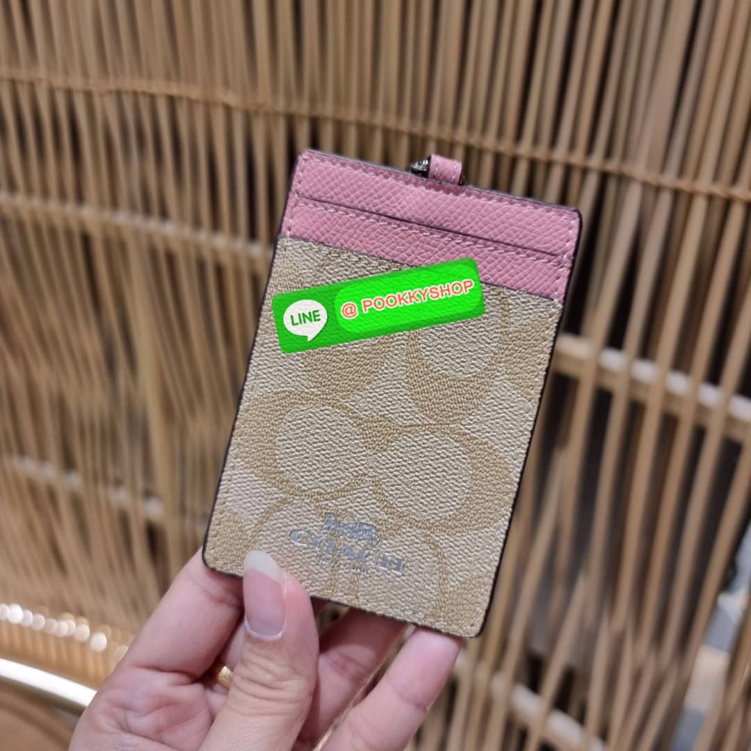 กระเป๋าใส่บัตรคล้องคอ Coach card holder ราคาพิเศษสุดๆ!!! ของหายาก!! ง่ายๆแบบไม่ธรรมดา!! คลาสสิคแต่มีดีเทลโดดเด่น!! กระเป๋าถนอมบัตร พร้อมสายคล้องคอ ดีไซน์ลวดลายสวย ดูดีทุกแบบ ใช้งานง่าย พกพาสะดวก จะใส่บัตรพนักงาน บัตรเครดิต บัตรปชช. ใบขับขี่ และบัตรอื่นๆที