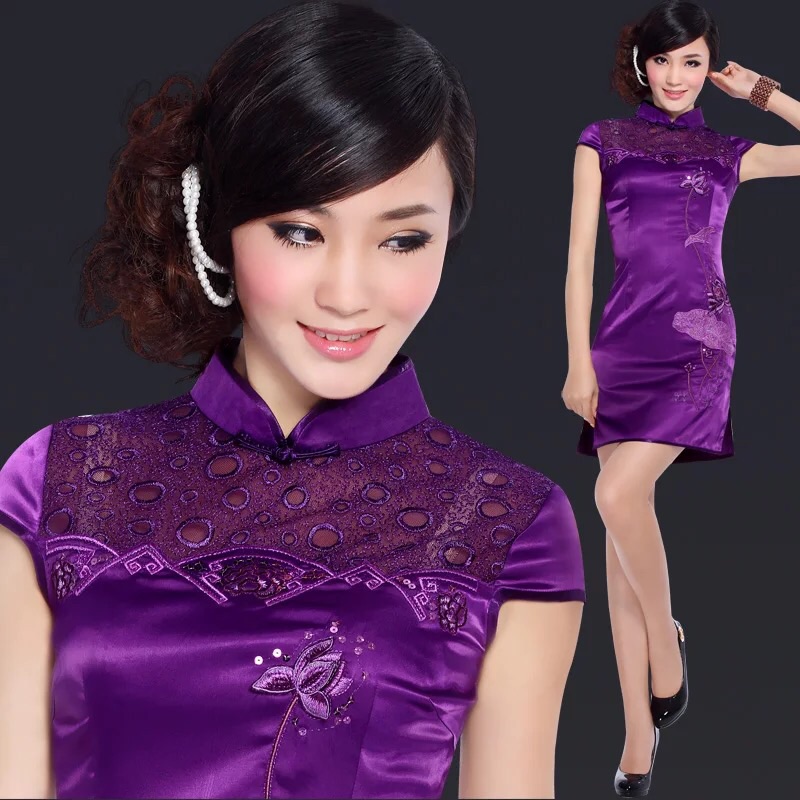 สีแดง คอจีน แต่งซีทรู และปักฉลุ ช่วงอก งานผ้าไหมสวยหรู เนื้องานละเมียด สวยกรูสุดๆคะ กระโปรง สาวๆ ที่ใฝ่ฝันอยากใส่กี่เพ้า สวยๆ อย่าพลาดเลยนะคะ งานมีระดับ ในราคาไม่แพงเลย.. ขอบอก .. ความเหมือนของสินค้าจริง กับภาพตัวอย่าง 99.99%