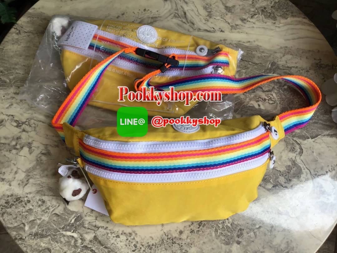 กระเป๋าคาดอกหรือคาดเอว KIPLING YASEMINA Fanny Pack วัสดุด้านนอก Nylon +polyester วัสดุกันน้ำ ด้านหน้ามี 2 ช่องใช้งาน แยกเป็นสัดส่วน ใส่มือถือได้ กระเป๋าเงินใบยาว พร้อมสายคล้องพวงกุญแจ และ พวงกุญแจลิงสัญลักษณ์แบรนด์ สายสะพายเลื่อนปรับความยาวได้ สีสันสดใส น