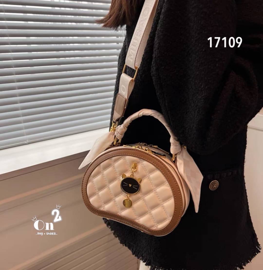 กระเป๋าแฟชั่นทรงกลม สไตล์มินิมอล หนังpu งานปั้มนูน ซิปคู่อะไหล่ทองสายสะพายโซ่ยาวแบบ Cross body ทรงสวยงานน่ารักมากค่ะ