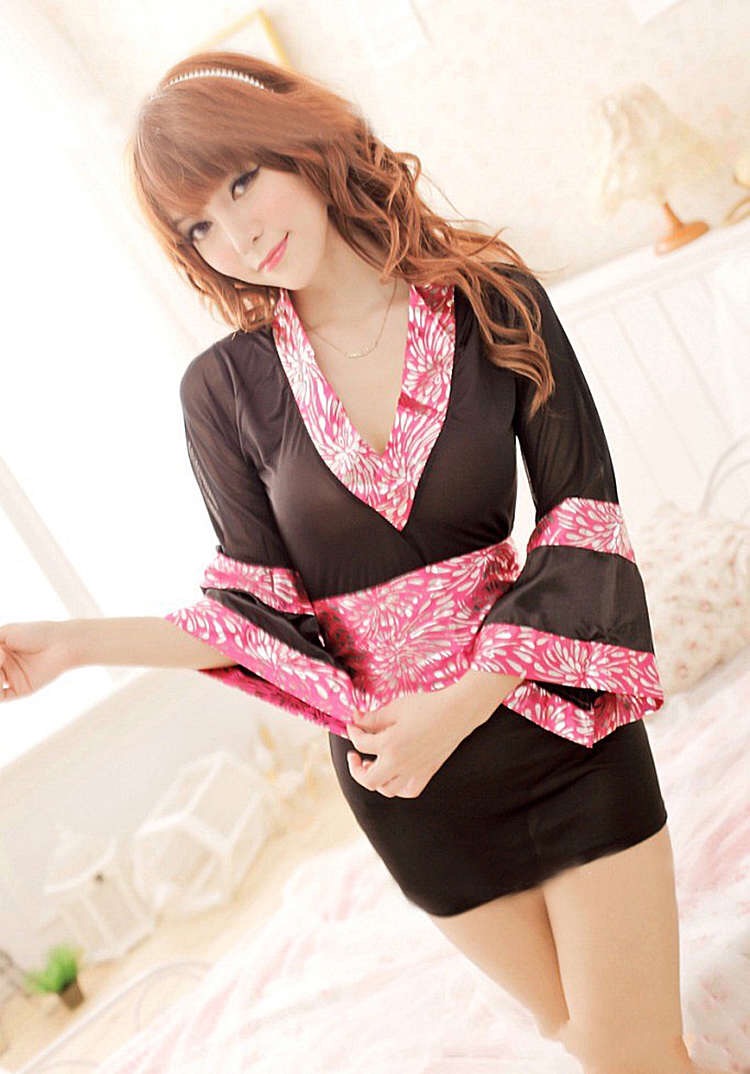 ชุดคลุมเซ็กซี่ กิโมโน เซ็กซี่ ซีทรู แนวเกอิชา นางรำญี่ปุ่น สีชมพู-ดำ ตัวชุดเป็นผ้าซีทรูเนื้อผ้าดี มีน้ำหนัก และทิ้งตัวมาก ใส่สบาย นุ่มลื่น ผ้าคาดสีชมพูมีลาย สีเงินในตัว พร้อมโบว์สำเร็จ +G string เข้าชุดคะ สำเนา