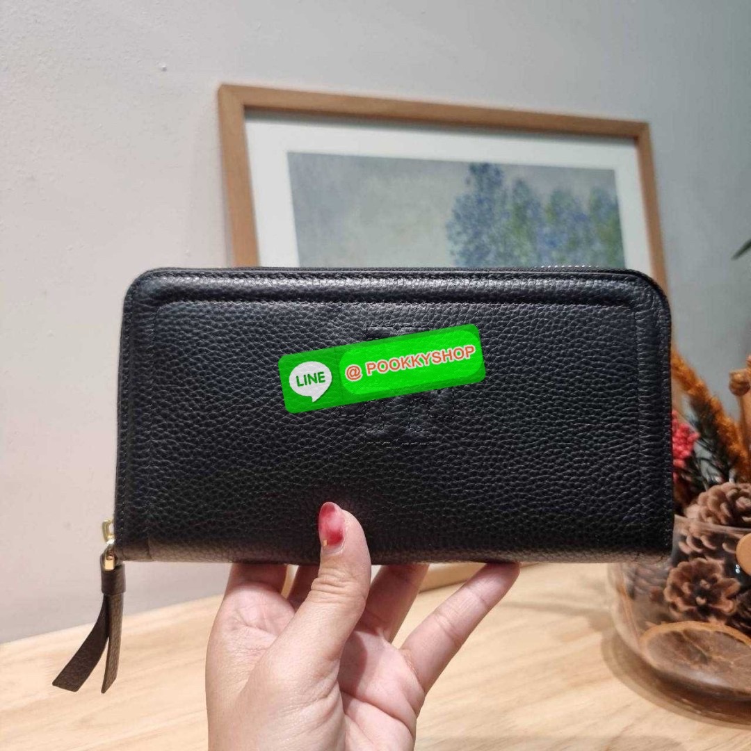 🔆 Model TORY BURCH THEA MULTI GUSSET ZIP CONTINENTAL WALLET 🔆 Details กระเป๋าสตางค์ใบยาวเบสท์เซลเลอร์ ขนาดกำลังพอเหมาะ ดีไซน์เรียบหรู รูดเปิด-ปิดด้วยซิป ภายในแบ่งสัดส่วนไว้ดี ใส่บัตรได้เยอะ ใส่ธนบัตรได้ มีช่องซิปแยกใส่เหรียญได้หรือจะใส่โทร