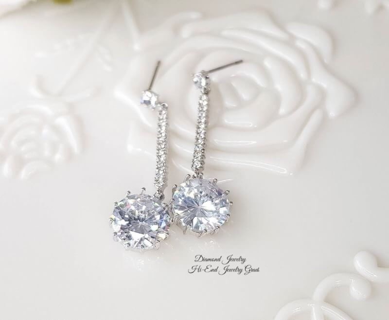 New arrival !!!! Diamond Earring ต่างหูเพชร CZ แท้ งานเกรดตู้เพชร งานหรูหรา ใส่ออกมาสวยมาก คู่เดียวจบทุกสิ่งอย่าง ดีไซส์ modern งานอย่างดีค่ะ รับรองสวยมากงานคุณภาพสุดๆ งานเก๋ๆ ดูดีมากๆ รับประกันความสวย รับประกันความพอใจเลยค่ะ