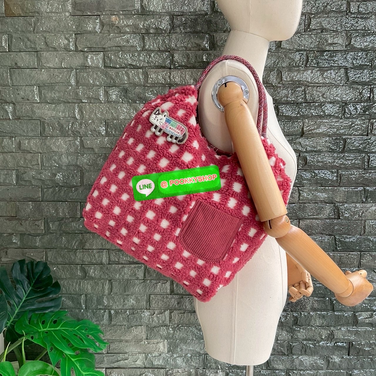 Japanese Kusuguru Woolen Polka Dot Cat Brooch Handbag Hand Bag Can Be Worn on One Shoulder Shopping Bag Work Clothing กระเป๋าถือลายจุดแมว Kusuguru ขนสัตว์ญี่ปุ่น ผิวสัมผัสจับนุ่มมือ 💕 แถมฟรีเข็มกลัดรูปแมว