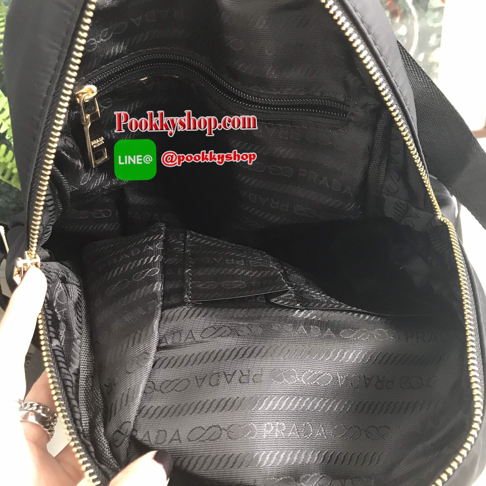 Best seller สินค้าเข้าใหม่ งานพรีเมี่ยมกิ้ฟจากเคาเตอร์ต่างประเทศ กระเป๋า สวยๆ จาก แบรนด์ PRADA เป็นกระเป๋า เป้ ทรงสุดฮิตใบสวยรุ่นหายาก ขนาดกำลังดี เลิศมาก ใช้แล้วไฮโซ สวยเกินราคาแน่นอนคะ ภายในมีช่องแบ่งเก็บของอย่างดี ใบนี้ ห้ามพลาดเลย มาจำนวนจำกัดนะคะ
