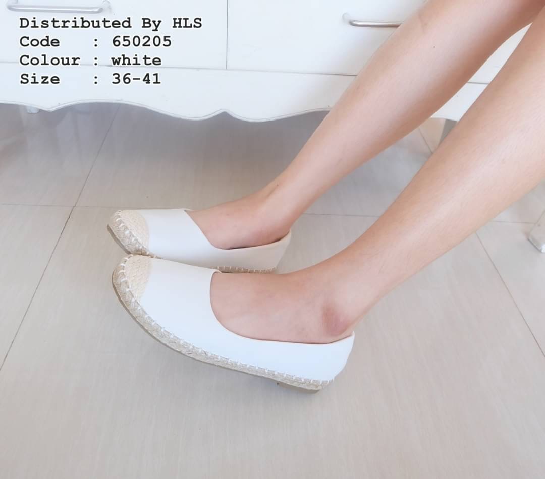 แบบใหม่ มาแล้วคะ พร้อมส่งคร่าา รองเท้าแฟรชเตี้ย ทรงหัวมน ขอบเชือกป่าน หนังสีพลาสเทล สวยมากๆ พื้นนิ่มๆ พื้นยางพารากันลื่น ใส่สบายมากๆ ใส่สบายๆๆชิวๆ