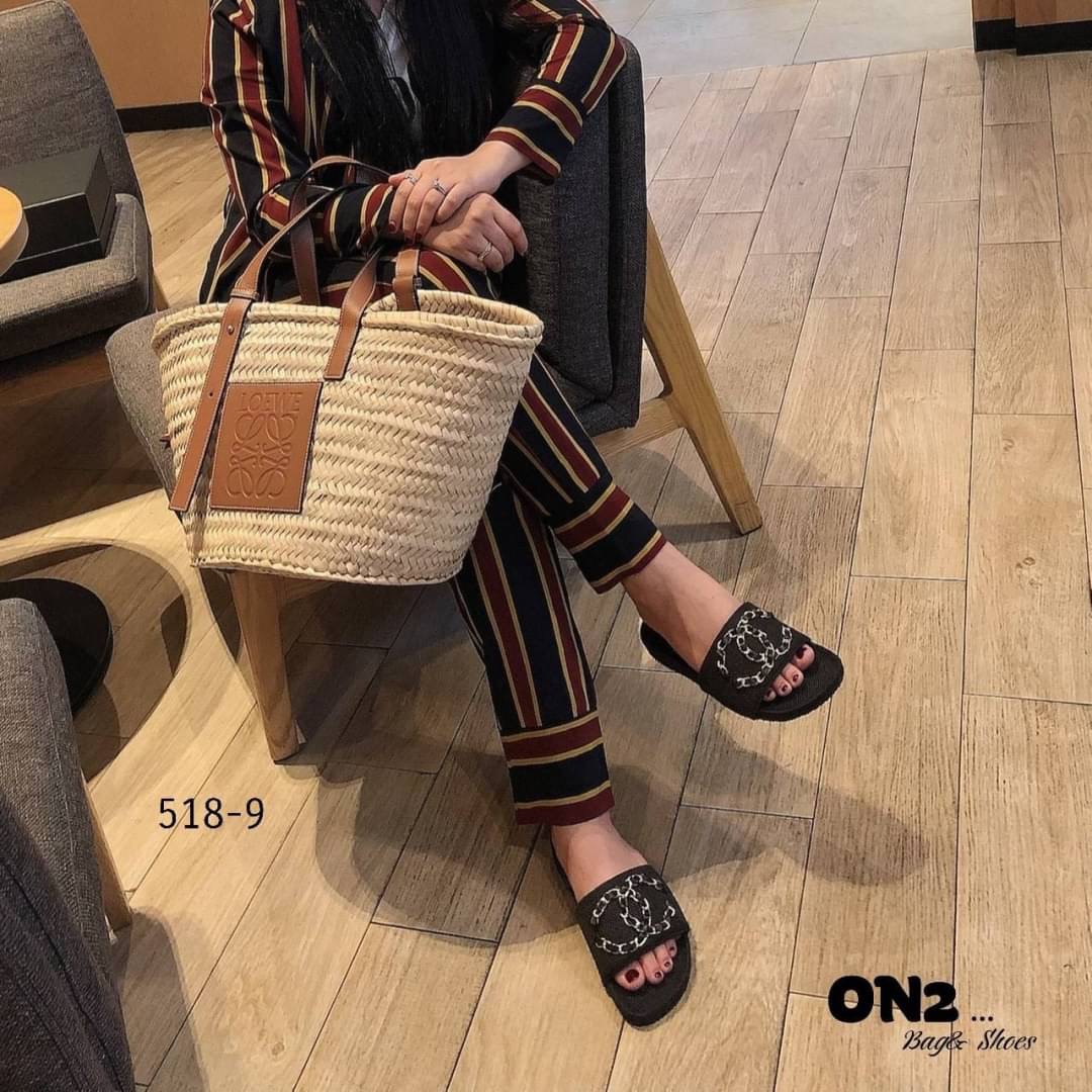 รองเท้าแตะchanel หน้าแต่ง อะไหล่โซ่รอย cc สวยมากค่ะ ผ้ากระสอบ collection ใหม่ เพิ่มความ ชิคไปอีก ภายในบุนวม ใส่สบายมาก