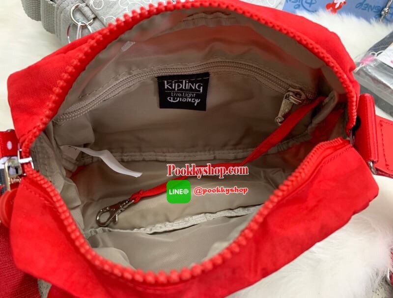 New arrival Kipling Mickey Plus Veni Crossbody Bag >>kipling factory oem HK ✔️1ในคอลเลคชั่น 90 ปี มิคกี้เม้าส์ ค่ะ ✔️พร้อมส่งที่ไทย ไม่ต้องรอพรี !! ✔️กระเป๋าสะพายครอสบอดี้ร์//สะพายข้าง ใบขนาดกำลังดี น่าใช้มากๆค่ะ ✔️แต่ละส