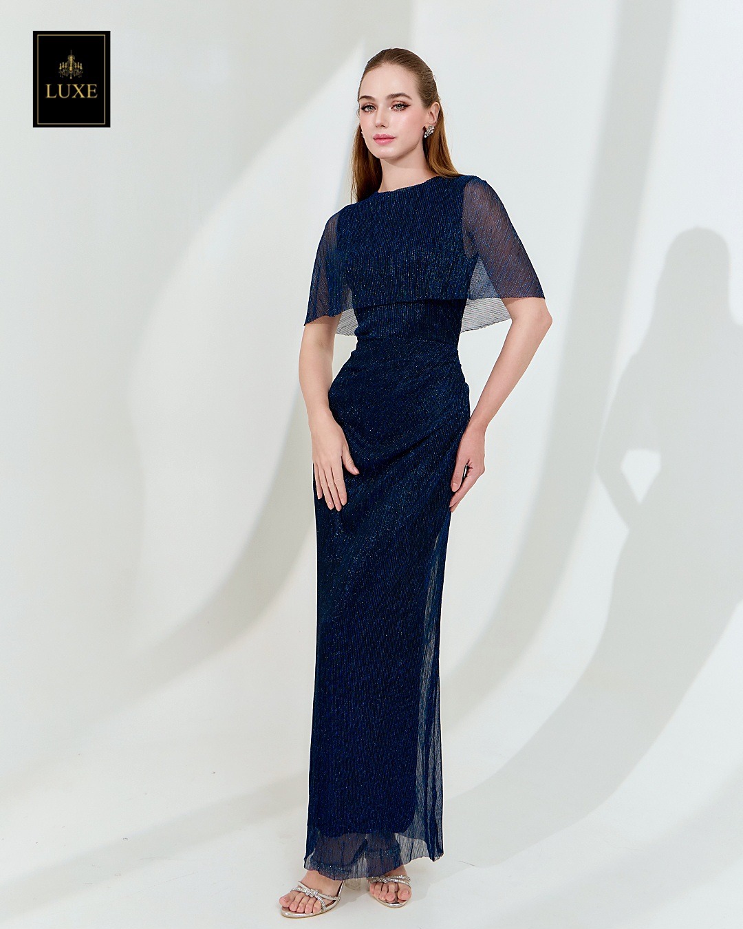 เดรสแฟชั่น เดรสเสื้อคอกลมแขนกุด ดีเทลเป็นเสื้อคลุมไหล่ในตัว กระโปรงทรงสอบจับเดรป