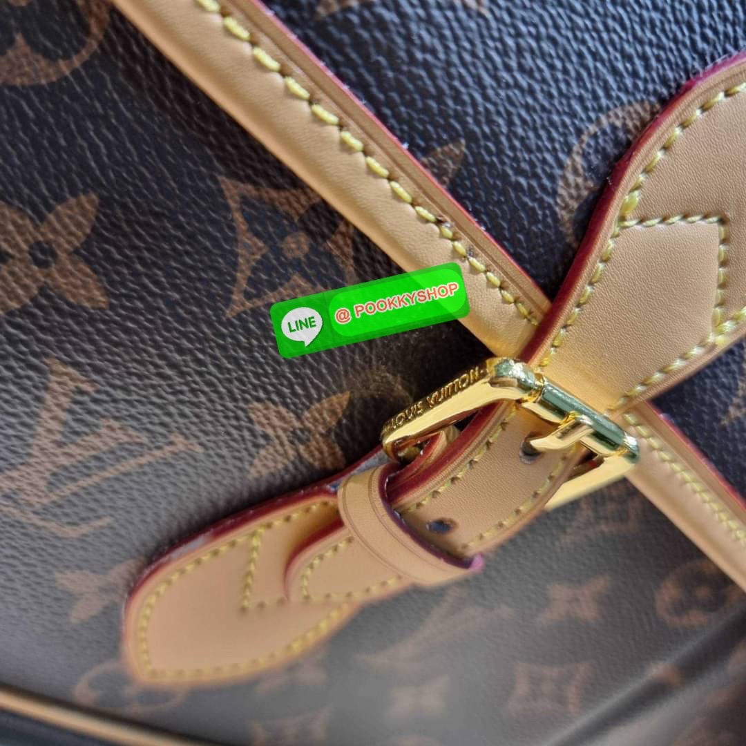 LV GIBECIERE CROSSBODY BAG กระเป๋าสะพายข้างใบใหญ่ ทรงแมสเซนเจอร์ เอาใจหนุ่มๆ ดีไซน์วินเทจ ย้อนยุค คลาสสิคไม่มีเบื่อ วัสดุหนังแคนวาส ทนทาน เปิด-ปิดด้วยสายคาดปรับระดับได้ ภายในมีช่องแบ่งเป็นสัดส่วนอย่างดี มีช่องซิป สายสะพายปรับได้ตามชอบ ใส่ของได้เลยแบบจุใจ