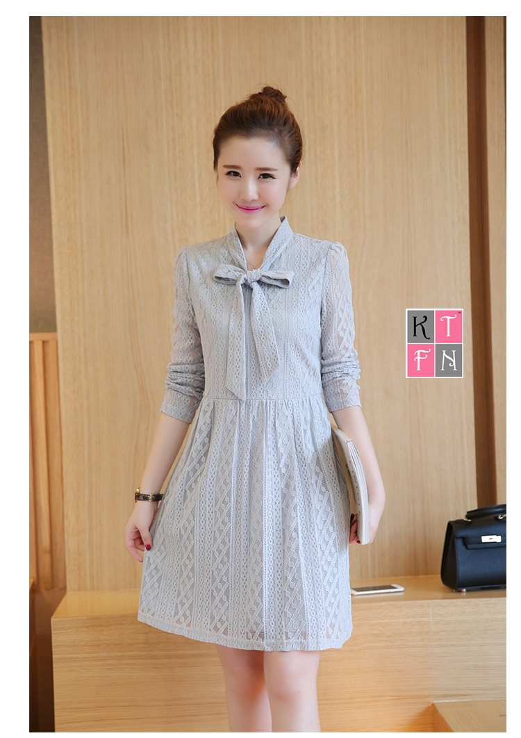 KTFN เดรสแฟชั่นเกาหลี ผ้าลูกไม้ คอผูกโบว์ ซิปด้านหลัง สีเทา