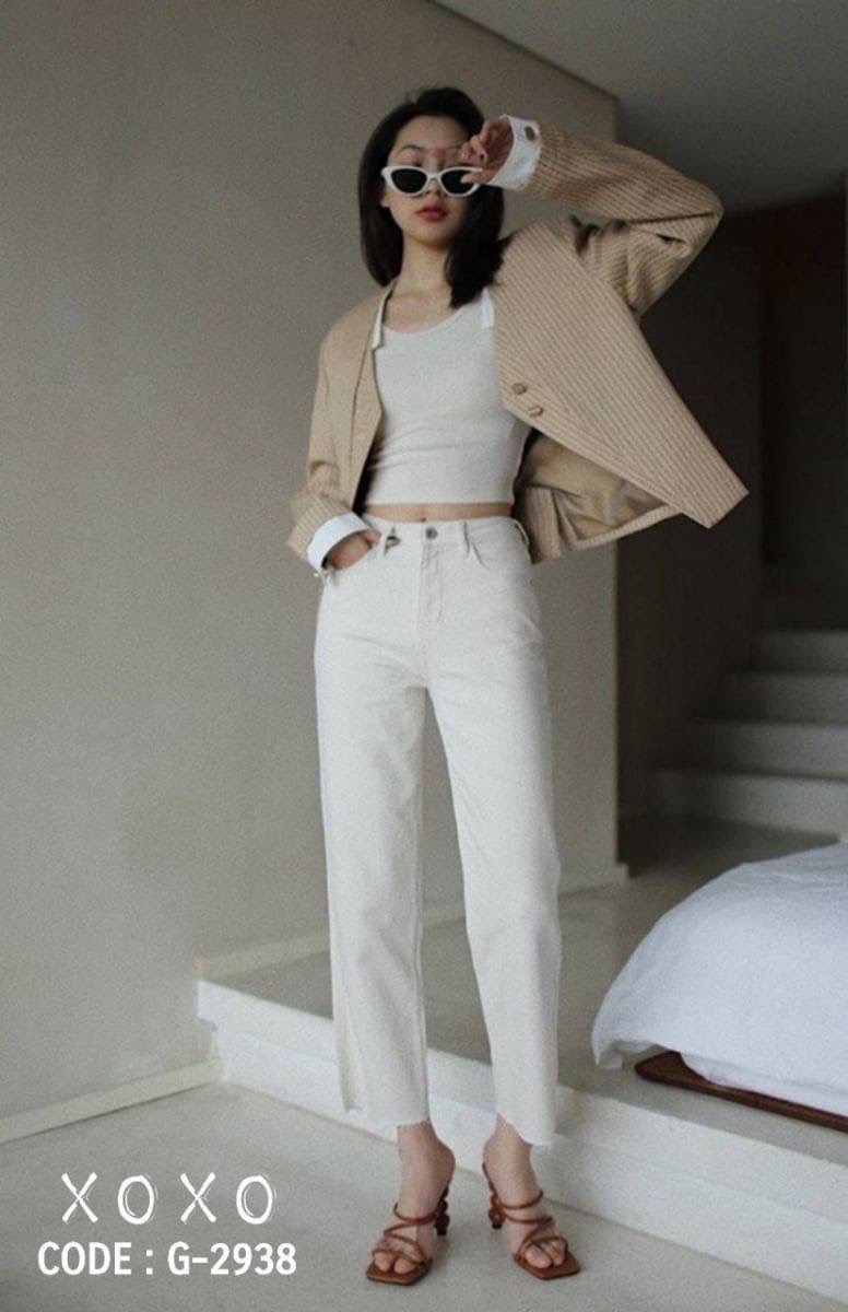 สินค้าพร้อมส่ง สไตล์ : เกาหลี งานสวม งานเก๋ๆ แอดมินบอกไว้เลยต้องมีจร้า คือเลิศ วัสดุ PU แต่งส่ยคาด ตามภาพ สวมใส่ง่าย น้ำหนักเบา ส้นเก๋มาก แมทส์ชุดลุคทันสมัย สาวเก๋ๆ