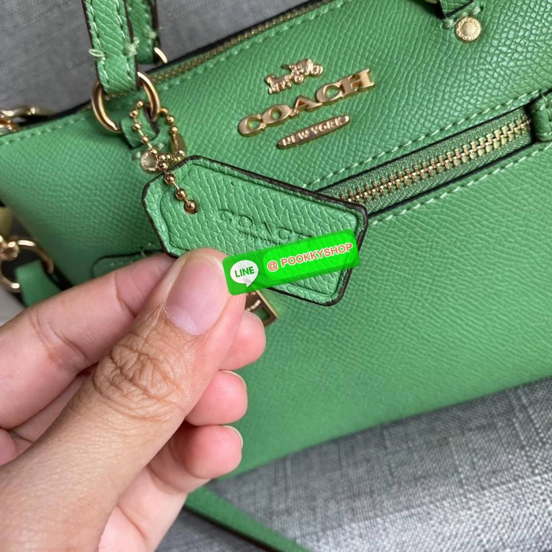 Coach Mini Gallery Crossbody With Stripe Heart Print (coach ca793) กระเป๋าสะพายข้าง เทรนรุ่นเล็กมาแรงวัสดุหนังแท้ทั้งใบ เปิดปิดด้วยซิป มีช่องใส่บัตรเครดิต 2 ช่อง ซับในผ้า สายสะพายถอดได้ สามารถสะพายข้างหรือสะพายไหล่ได้