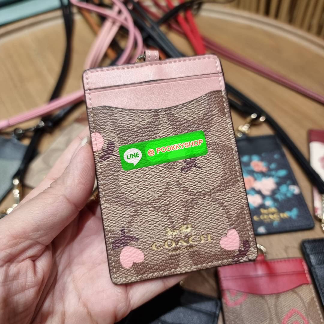 กระเป๋าใส่บัตรคล้องคอ Coach card holder ราคาพิเศษสุดๆ!!! ของหายาก!! ง่ายๆแบบไม่ธรรมดา!! คลาสสิคแต่มีดีเทลโดดเด่น!! กระเป๋าถนอมบัตร พร้อมสายคล้องคอ ดีไซน์ลวดลายสวย ดูดีทุกแบบ ใช้งานง่าย พกพาสะดวก จะใส่บัตรพนักงาน บัตรเครดิต บัตรปชช. ใบขับขี่ และบัตรอื่นๆที