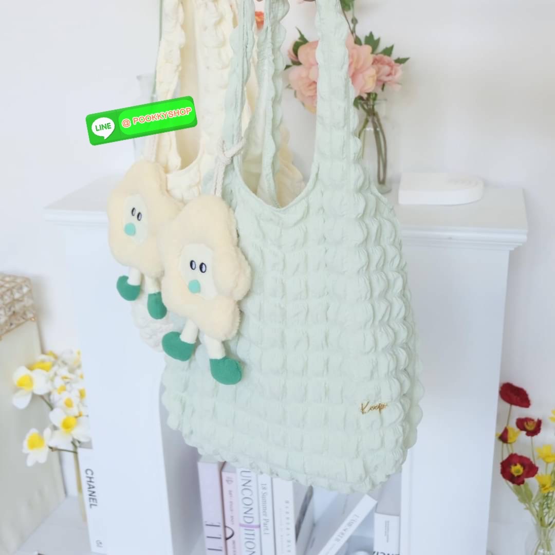 Hello summer ต้อนรับหน้าร้อนนี้กับกระเป๋าผ้าน้ำหนักเบาสไตล์เกาหลี KEEP รุ่น Vacation Col. Waffle Bag ที่มาพร้อม กระเป๋าผ้าเย็บแพทเทิร์นวัฟเฟิล ใบใหญ่ + พวงกุญแจ Star flower limited และ Minibag กระเป๋าใบเล็กด้านในพร้อมสายสะพายโซ่ สุดคิ้ว