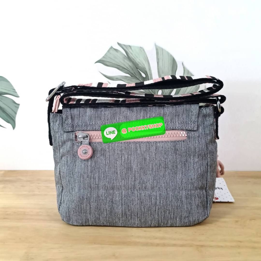 KIPLING SABIAN CROSSBODY MINI BAG กระเป๋าสะพายข้าง วัสดุ Nylon & Polyester 100% ขนาดเล็กกำลังน่ารัก เปิด-ปิดด้วยฝาปิดกระดุมแม่เหล็กและซิปแบรนด์ ด้านในมีแท็กแบรนด์